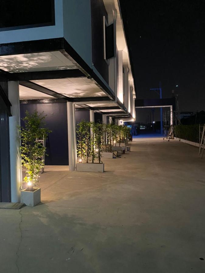 Skyline Resort Ban Khlong Lat Bua Khao Exterior foto