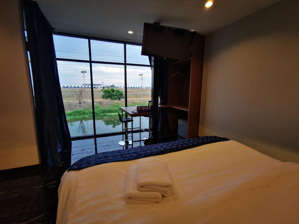 Skyline Resort Ban Khlong Lat Bua Khao Exterior foto