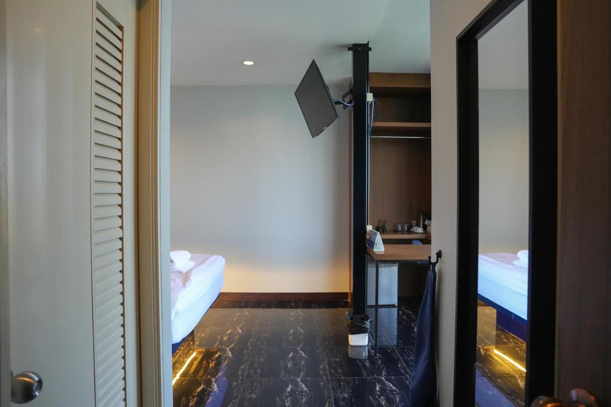 Skyline Resort Ban Khlong Lat Bua Khao Exterior foto